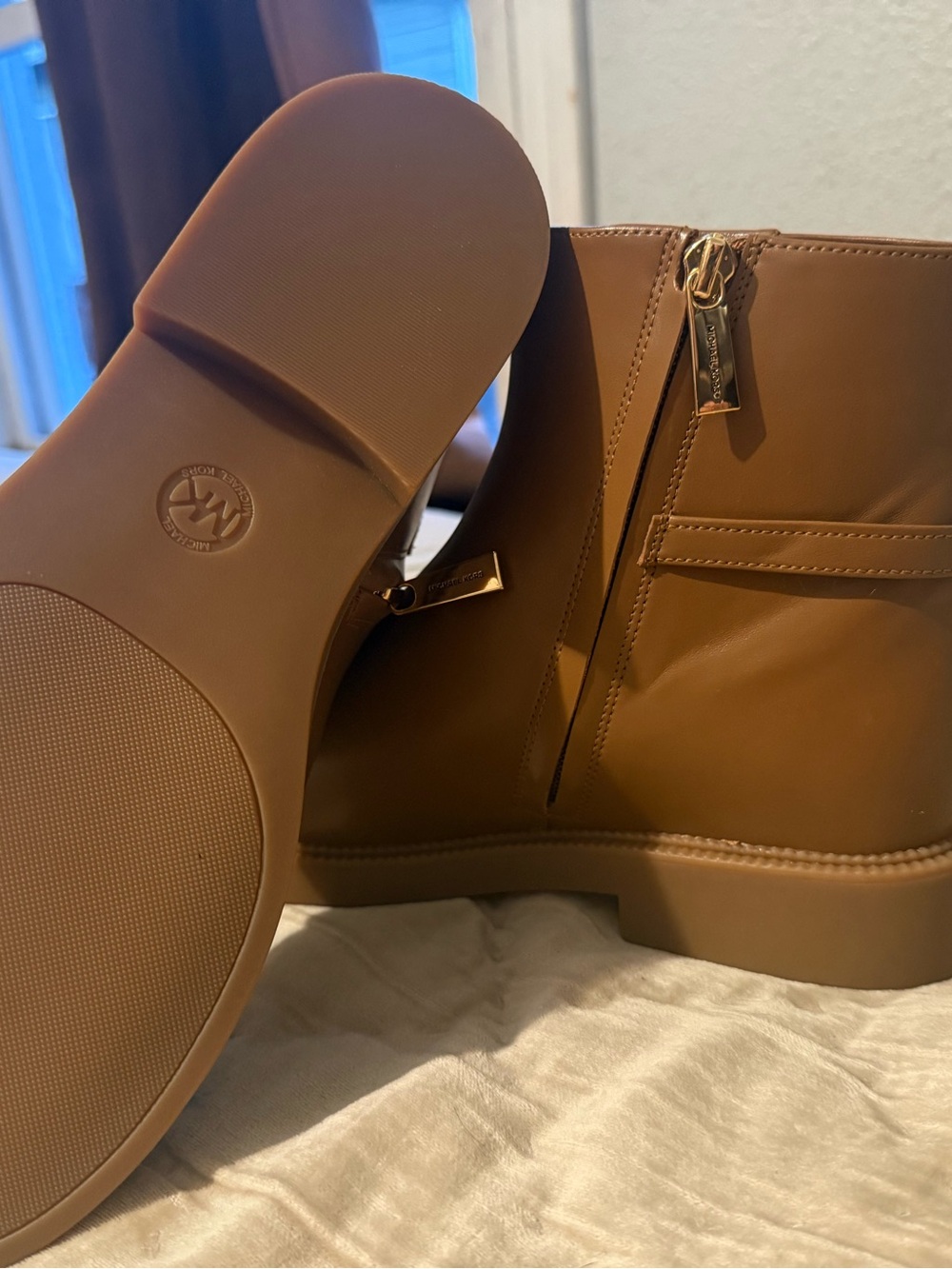 Michael Kors Women’s Ankle Boots - Size 8 - Like New - Picture 2 of 4